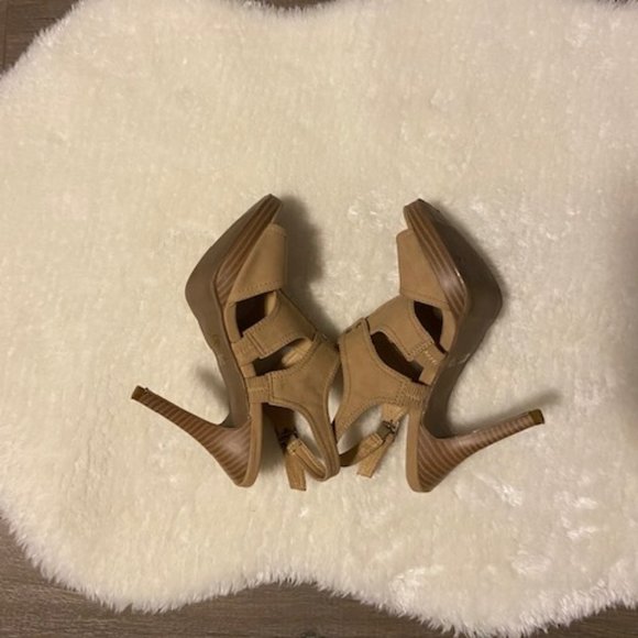 Beige Strapped Heels, Ladies Size 7 1/2 - Picture 5 of 6